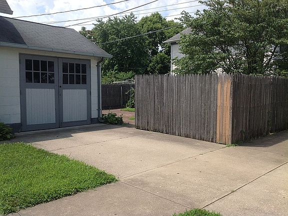 Garage entrance from side