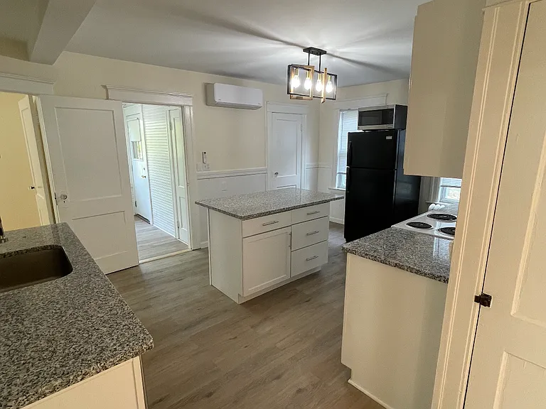 8 Underwood St #A — Photo 15