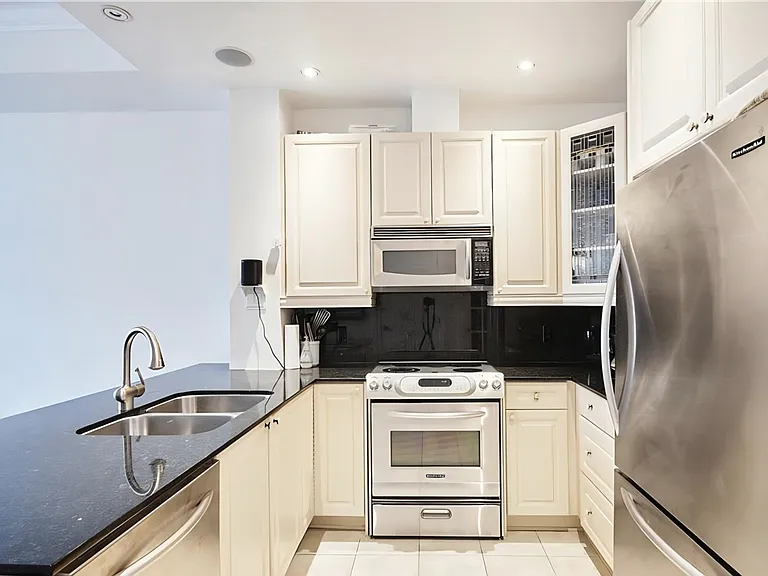 205 Bolton St #404 — Photo 4