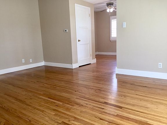 4th image of 5520 Bellflower Blvd