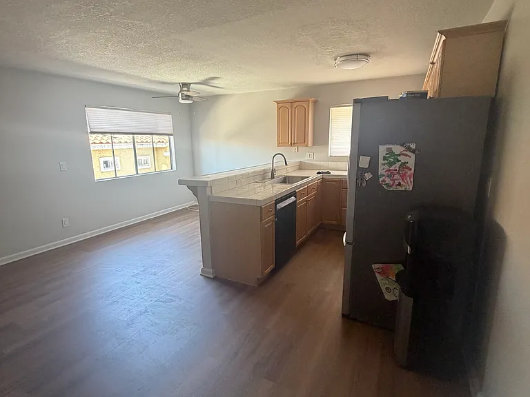 1025 4th Ave #18 — Photo 5