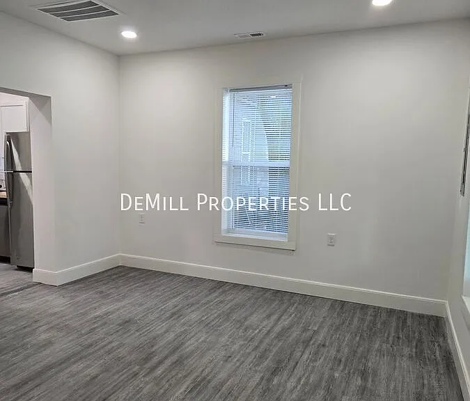 1740 W Olive St — Photo 3