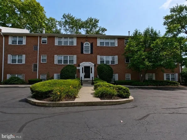 802 South Ave APT C2, Secane, PA 19018