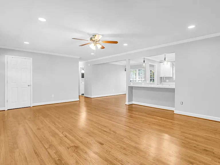 4 Bradley Blvd — Photo 4