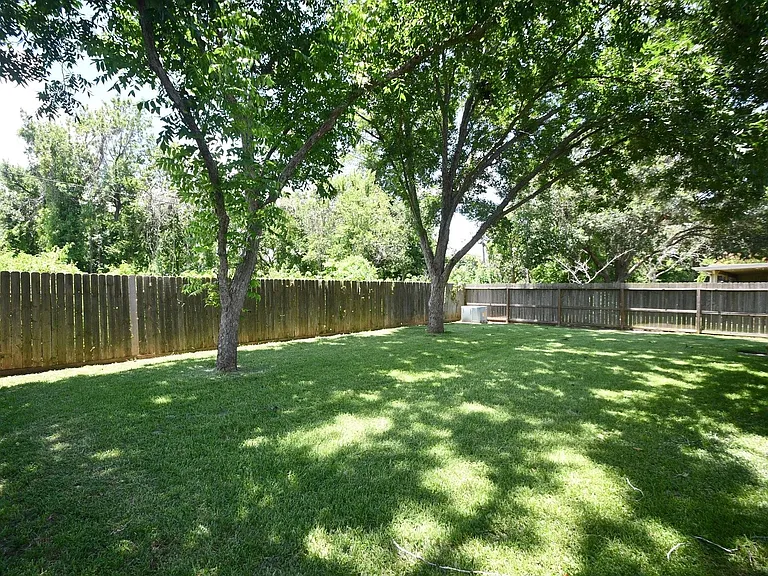 2303 Old Dixie Dr — Photo 40
