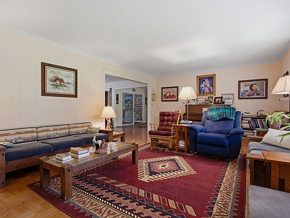 5th image of 1004 Hillcrest Ave