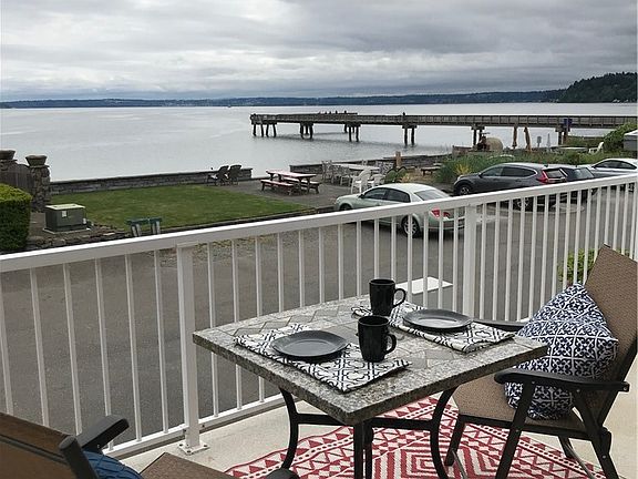 4th image of 1412 Beach Dr NE