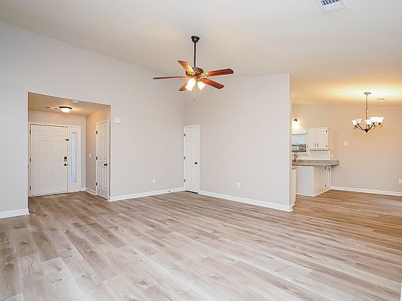5th image of 704 Somerset Farms Ct