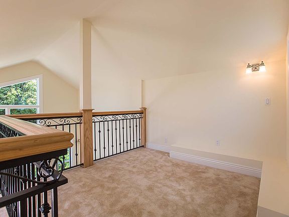 4th image of 1766 Oakdale Ave