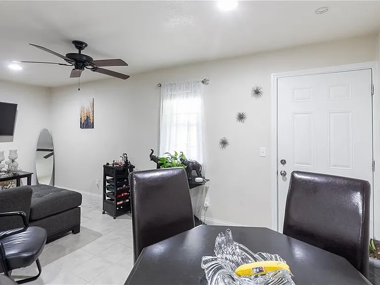 728 Saybrook Cir NW #C — Photo 6