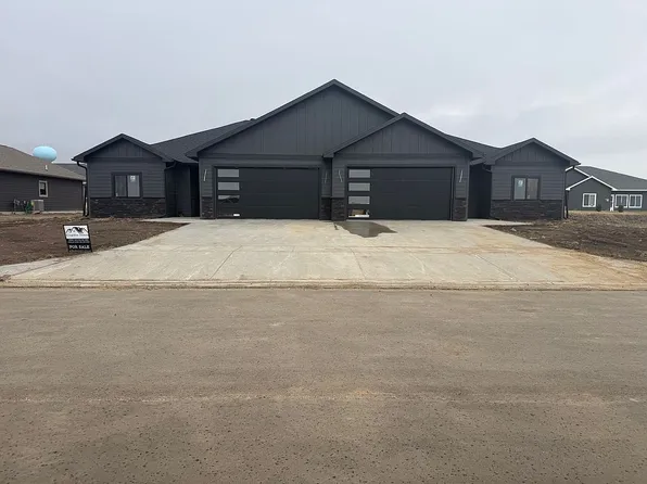 683 Kaylee Ct, Watertown, SD 57201