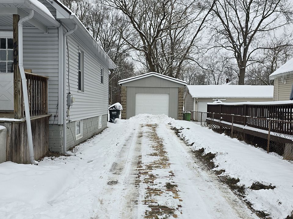 2nd image of 404 S Van Buren Ave
