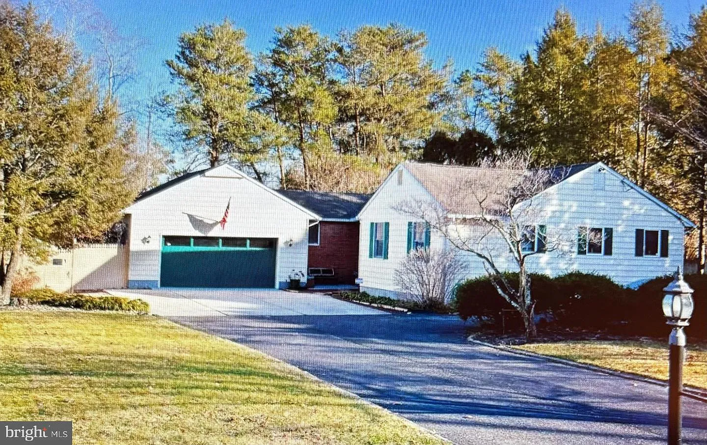 105 Crescent Blvd photo 1