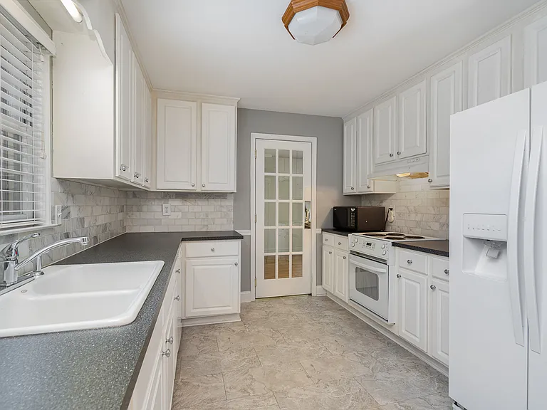 6529 Idlebrook Dr — Photo 18