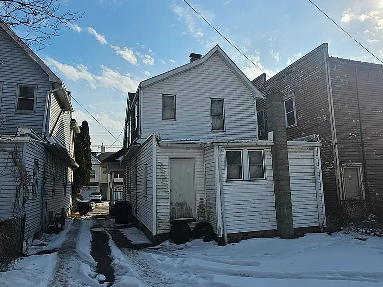 2424 Broadway St — Photo 8