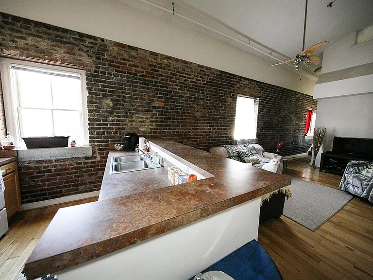 302 Goshen St #203 — Photo 5