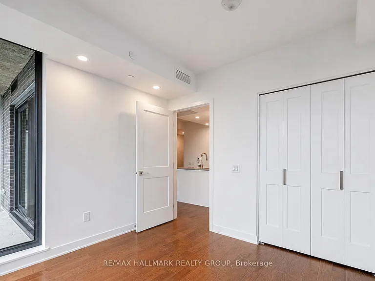 340 Queen St #1502 — Photo 8