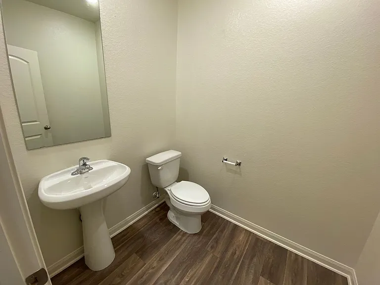 105 Brunswick Ln — Photo 10