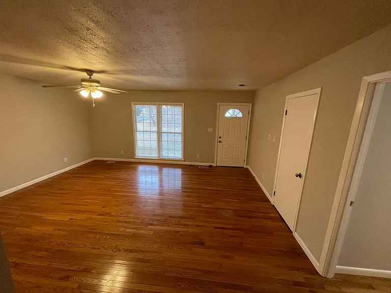 2902 Highbrook Ct — Photo 9