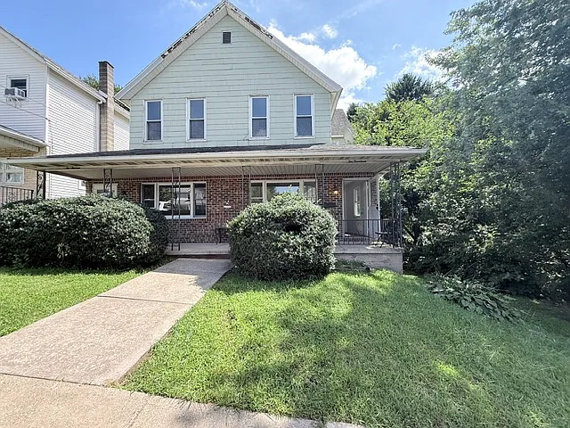 214 N Everett Ave #214