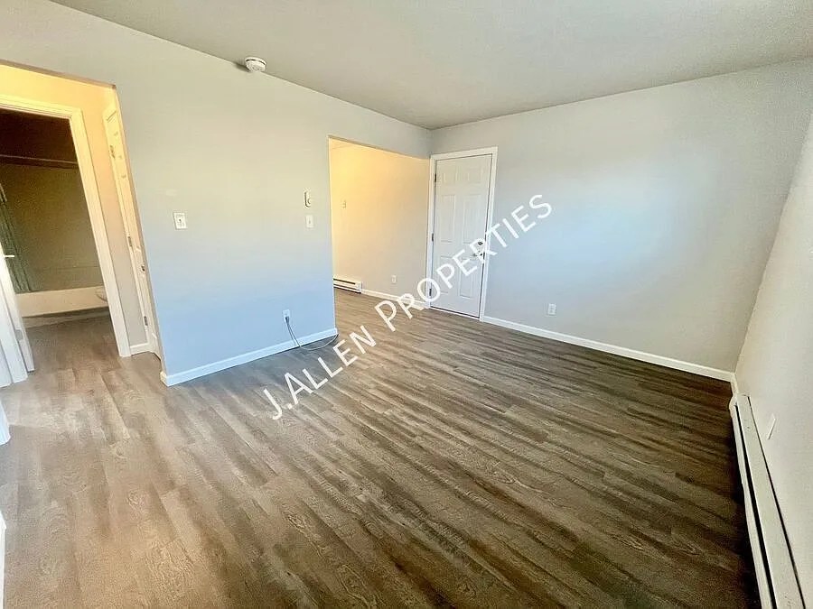 Modern, Renovated 2 bed — Photo 3