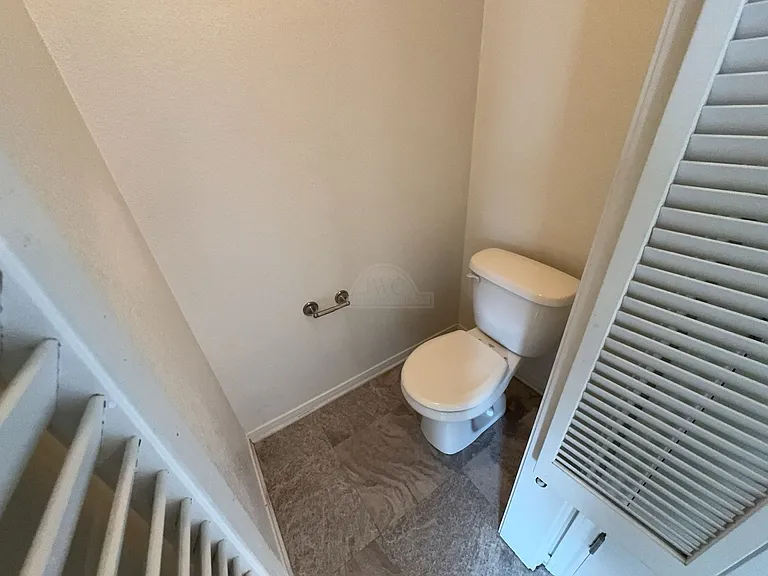 9911 Diana Dr — Photo 11