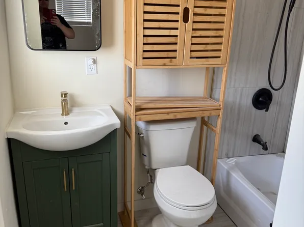 1414 7th St NW #2, Albuquerque, NM 87102