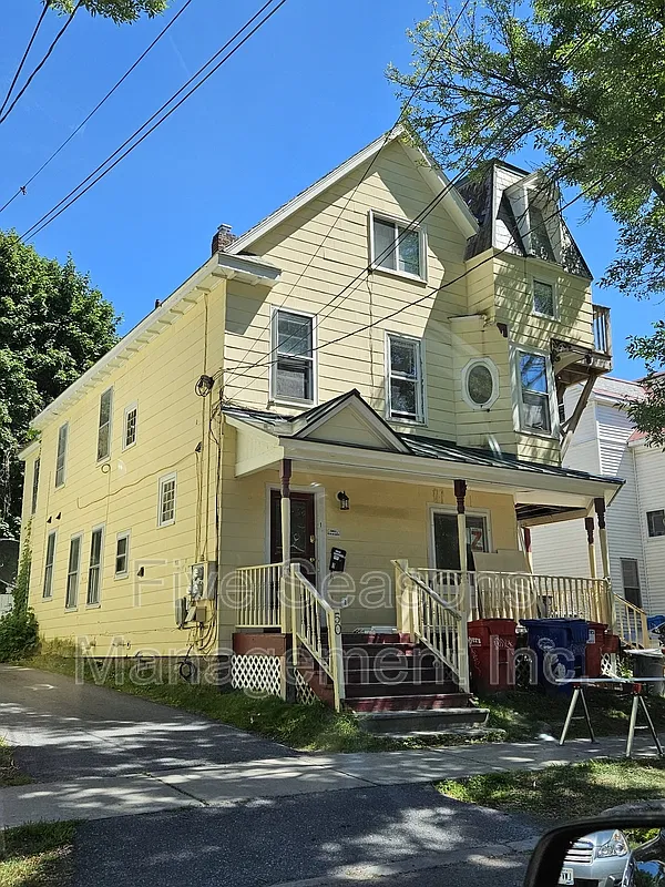 3 bed, 1.0 bath, 1000 sqft, $3,000 — Photo 1