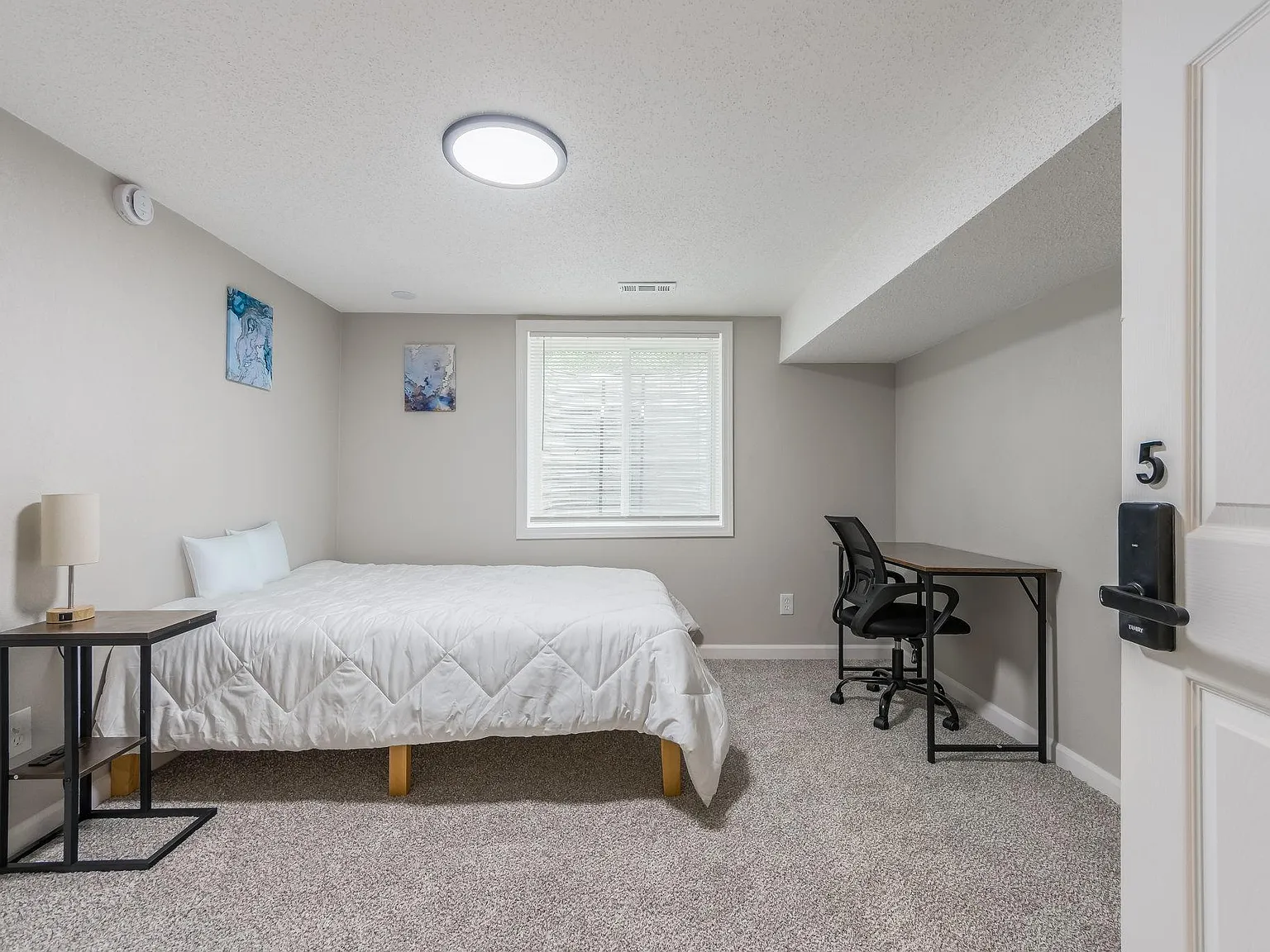 4 bed, 2.0 bath, 2000 sqft, $706 — Photo 1