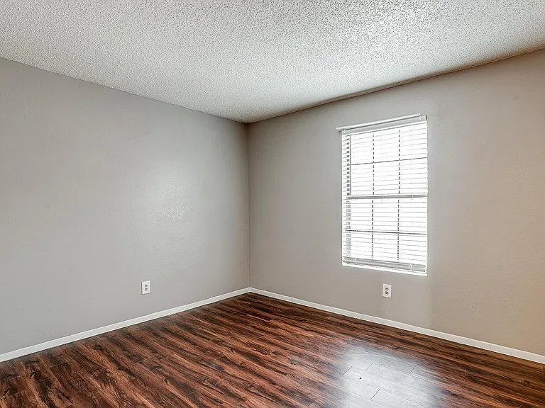 River Ranch Apartments — Photo 14