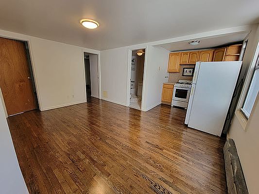 2nd image of 388 17th St #2L