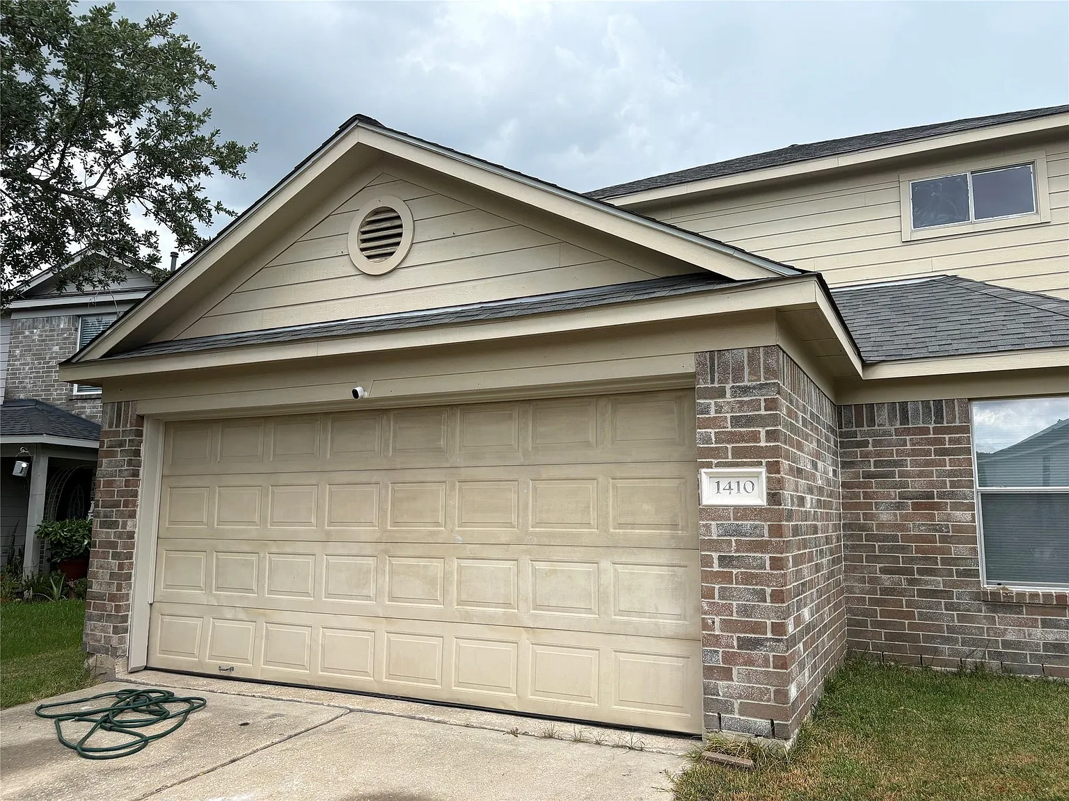 4 bed, 2.5 bath, 2053 sqft, $2,000 — Photo 2