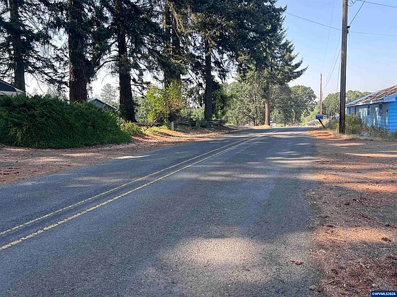 4th image of 34033 Totem Pole Rd