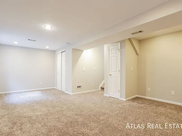 6131 Willowmore Ct — Photo 12