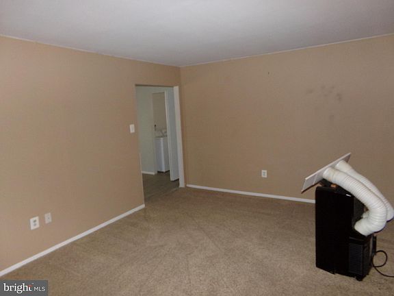 3rd image of 603 Sandra Dr