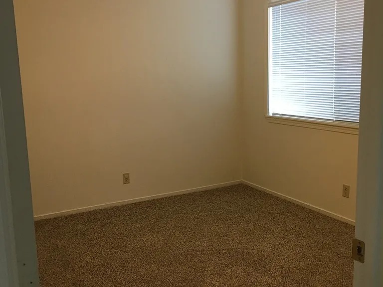 3228 Fairview Ct — Photo 8