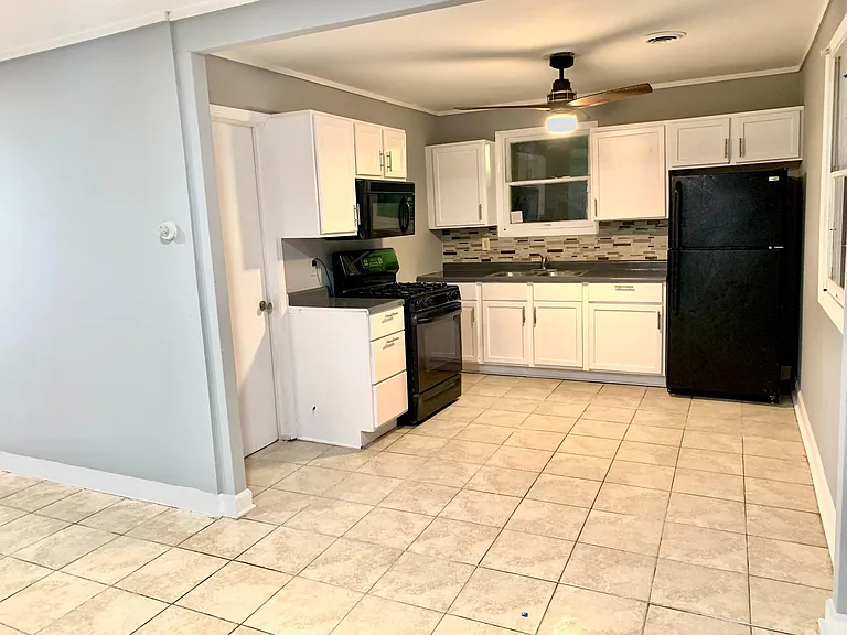 142 Peach St — Photo 13
