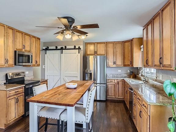 5th image of 863 Bryn Mawr Ave