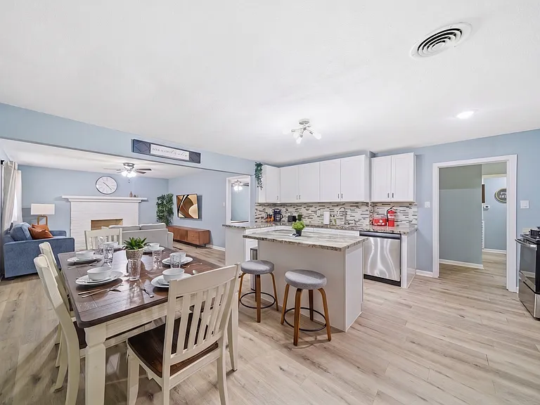 5722 W 43rd St — Photo 28