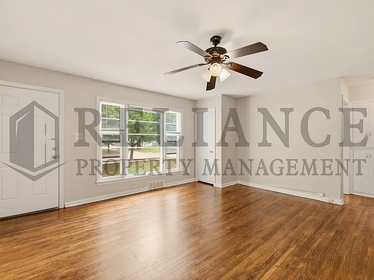 2151 S Green St — Photo 10
