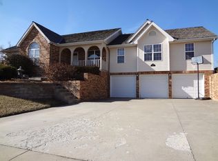 410 Redbud Dr, Junction City, KS 66441