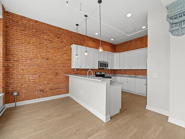 1224 Huron Rd E #3 — Photo 9