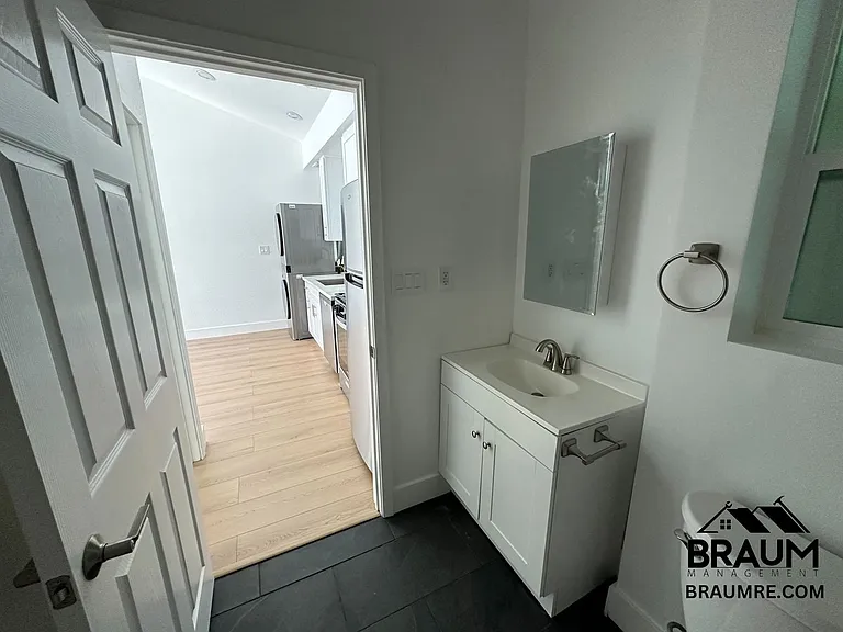 1109-11 S La Peer Dr — Photo 11
