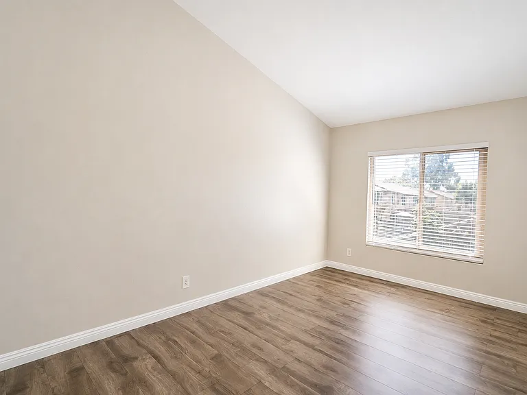 1112 S Cypress Ave #30 — Photo 7