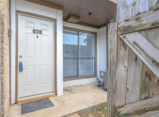 6633 W Airport Blvd APT 910, Houston, TX 77035