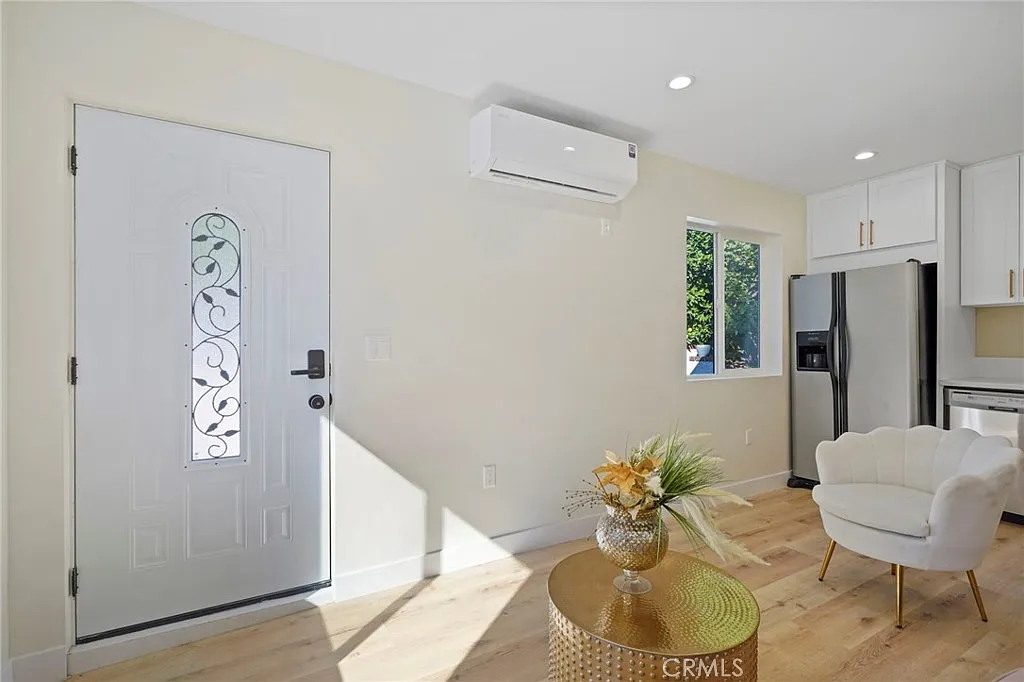 1 bed, 400 sqft, $1,950 — Photo 4
