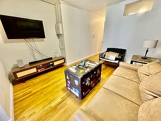 Rented by R New York