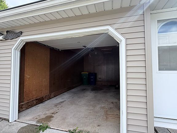 2nd image of 1587 Biemeret St