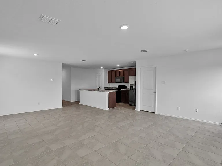 1207 Tallow Trl — Photo 8