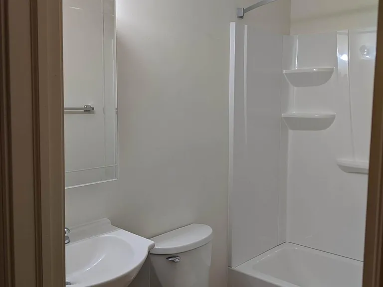 100 Everhard - Short-term rentals available — Photo 8